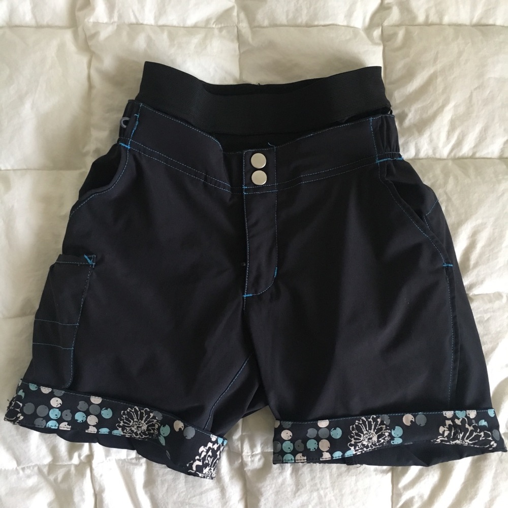 Black and blue children’s Zoic bike shorts